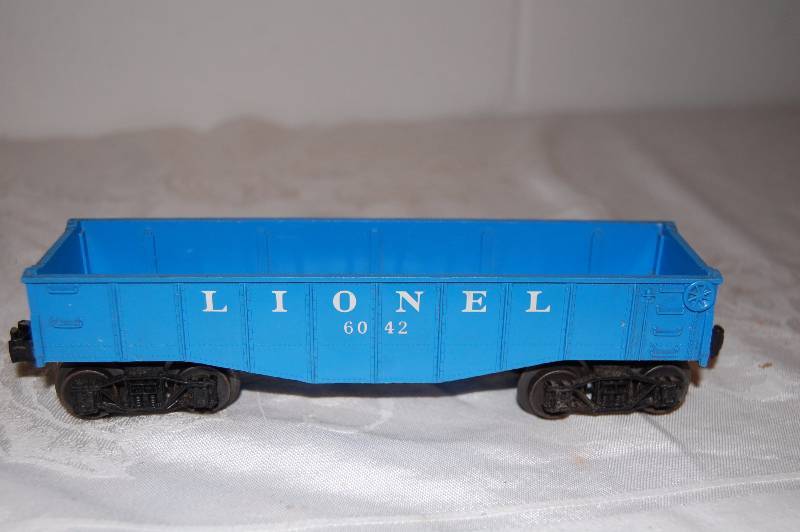 lot 82 image: Lionel Model Train Car