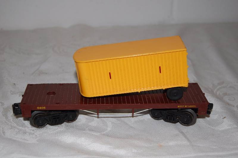 lot 83 image: Lionel Model Train Car