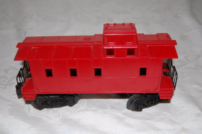 lot 84 image: Lionel Model Train Car