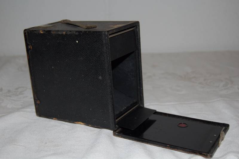 lot 95 image: Vintage Camera
