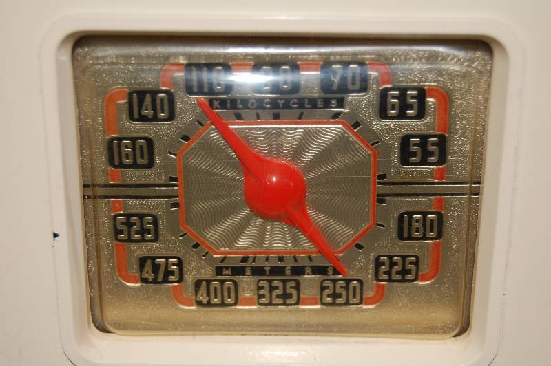 lot 101 image: Vintage Radio