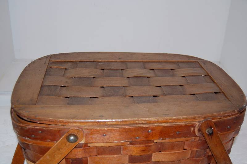 lot 107 image: Picnic Basket