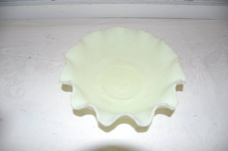 lot 110 image: Fancy Bowl