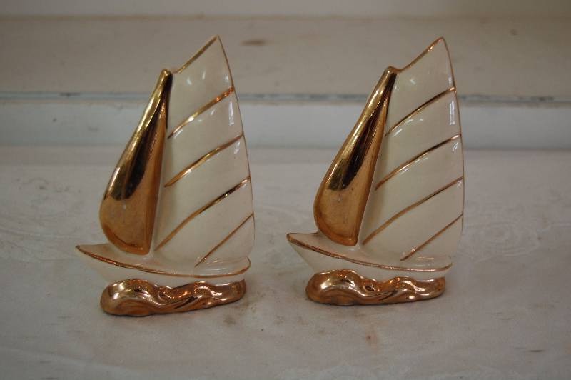 lot 117 image: Ceramic Sail Boat Wall Pockets