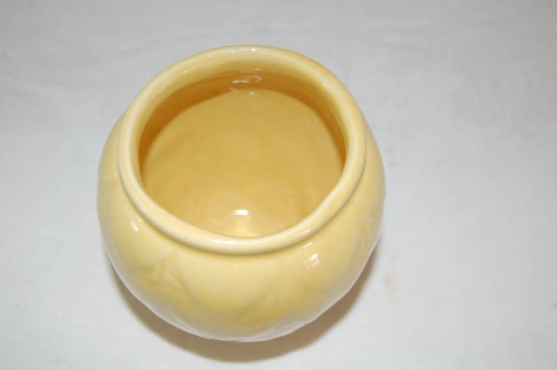 lot 121 image: Decorative Planter