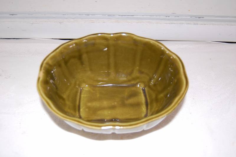 lot 123 image: Decorative Planter