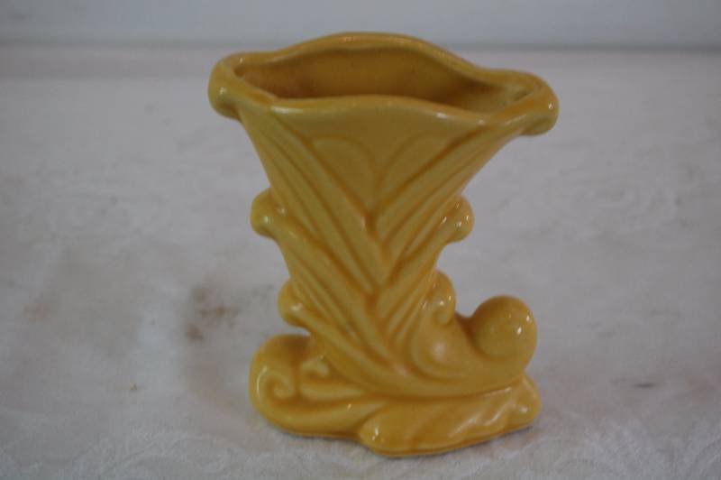 lot 124 image: Decorative Vase