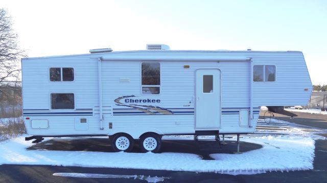 lot 2 image: 2001 Forest River Cherokee 275B Bunk House 5th Wheel wSlide-out