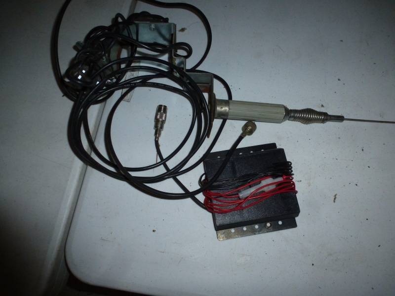 CB Antenna with booster
