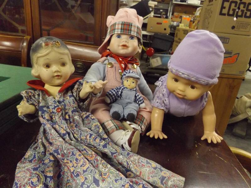 4 Dolls