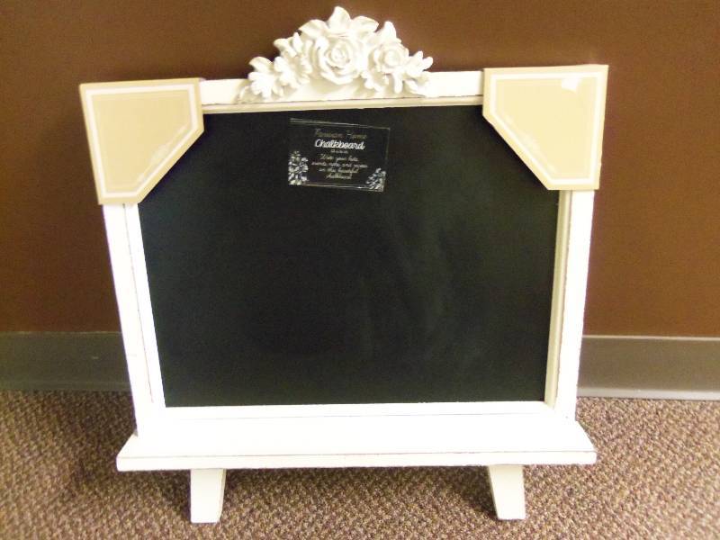 lot 32 image: Chalkboard Easel