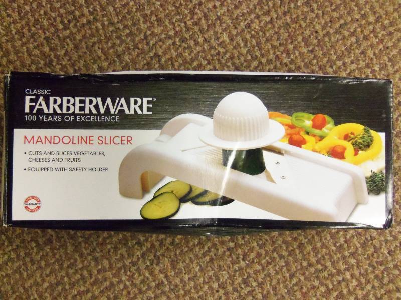 lot 40 image: Farberware Mandoline Slicer