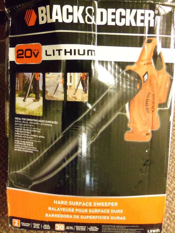 lot 43 image: Black&Decker Leaf Blower