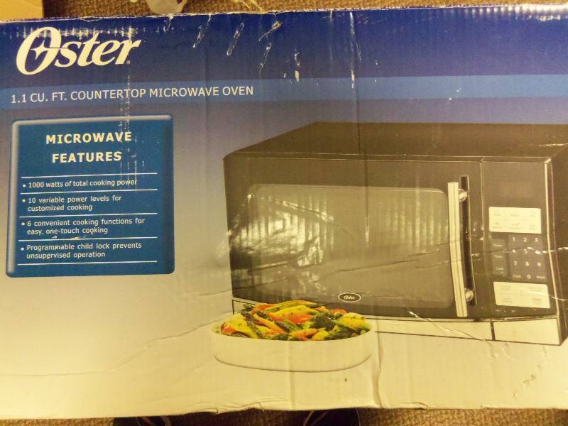 lot 48 image: 1.1 Cubic Foot Oster Microwave