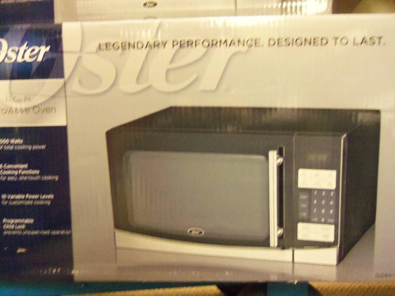 lot 51 image: 1.1 Cubic Foot Oster Microwave