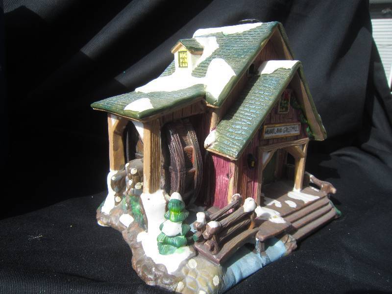 Santas Workbench Heartland Gristmill Christmas House with Box - Collectible Towne Collection
