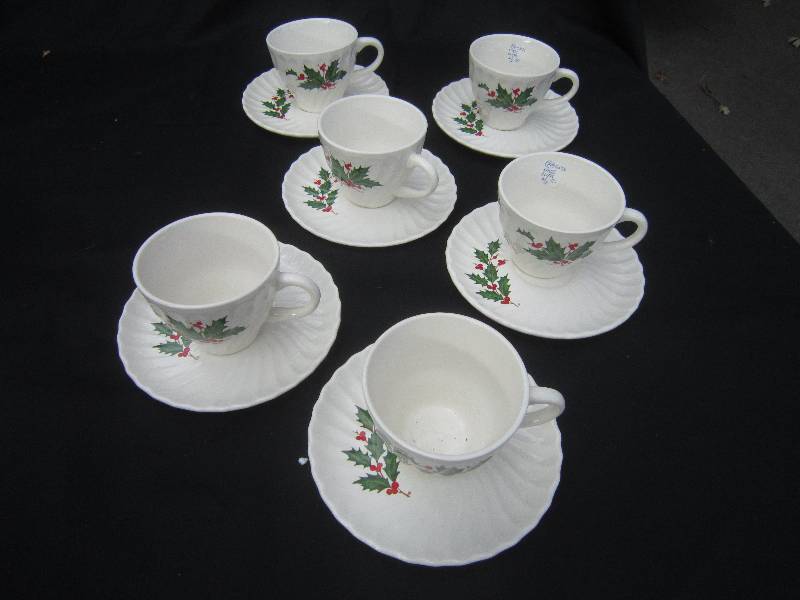 Holly Dishes - Set of 6 Cups & Saucers