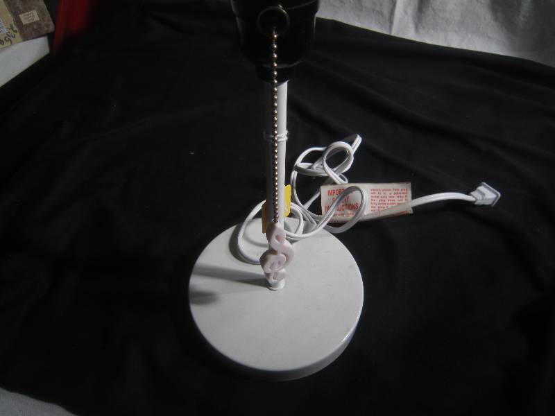 White Lamp with Treble Clef
