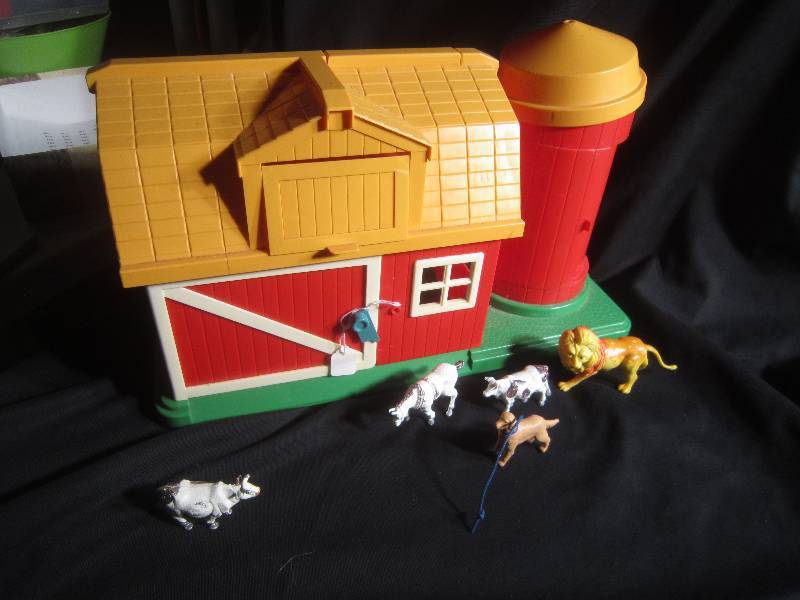 Toy Barn with Animals