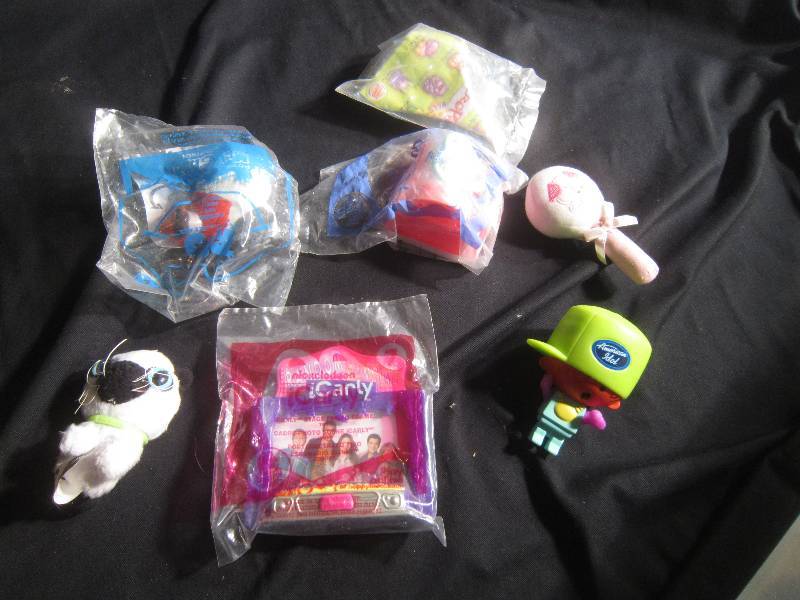 Lot of Toys - Mcdonalds, The Cat, American Ideal, ICarly, Rattle, Rio New World Ice Age, Little Pet Shop, Micropet
