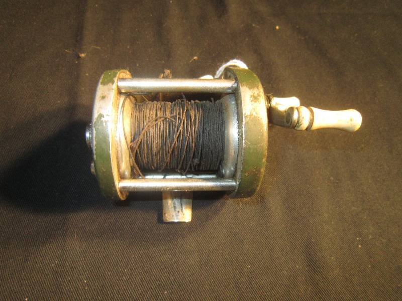 Vintage Fishing Reel - Ocean City 1600