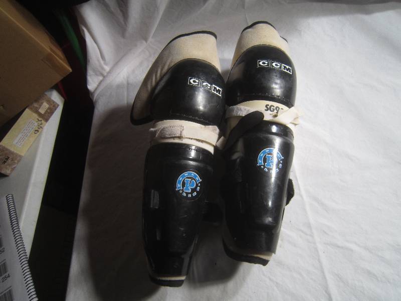 Pair Hockey Shin Pads - 12 - 30 CCM Sg 90 Powerline