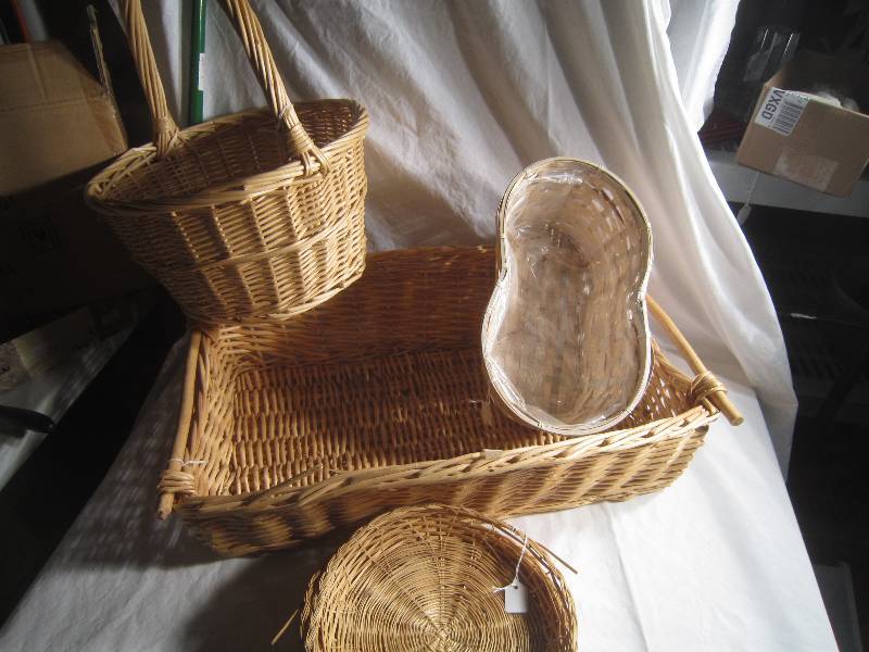 Lot of Baskets Rectangle 25 x 16 x 6  Handle Basket 14 Dia