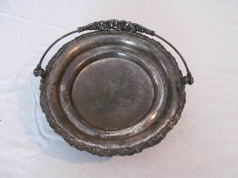 Metal serving platter