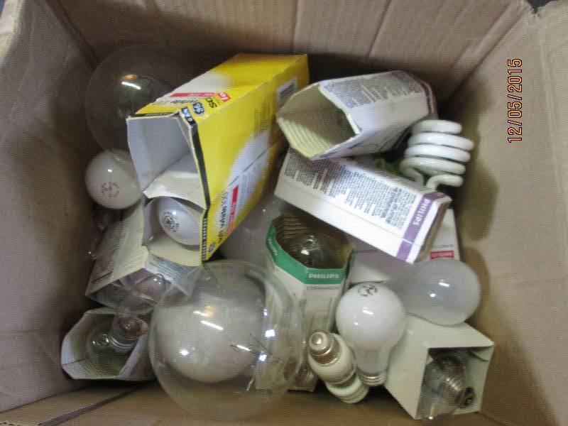 small box of assorted light bulbs i...