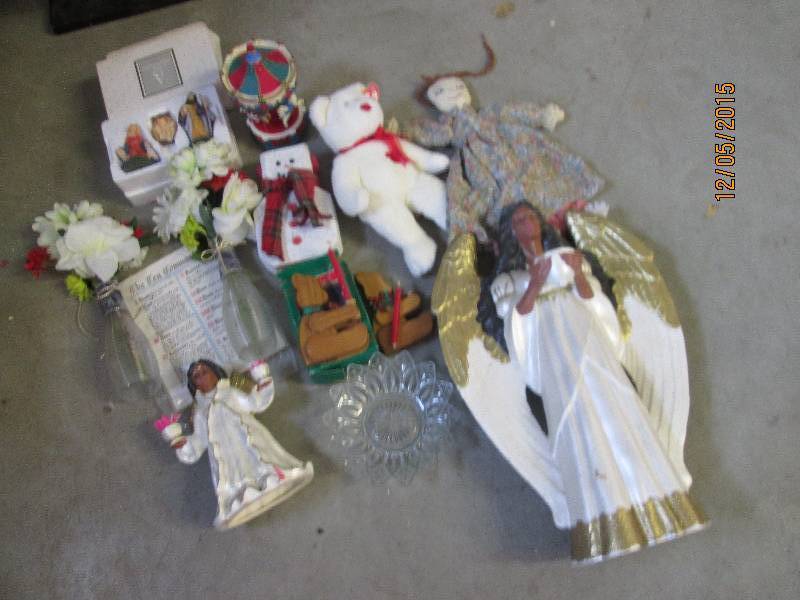 Mixed lot of holiday dcor, candle...