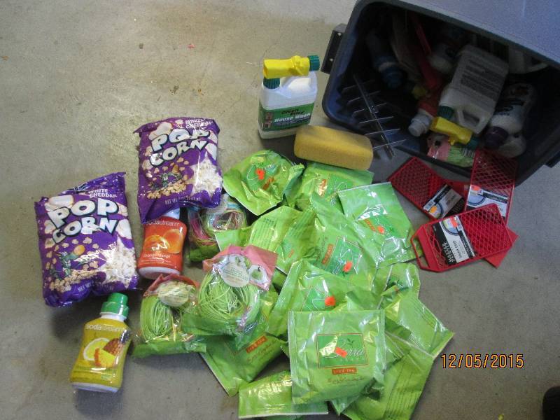 mixed lot of kitchen utencils, juic...