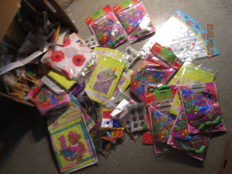 mixed lot of party supplies, hats, ...