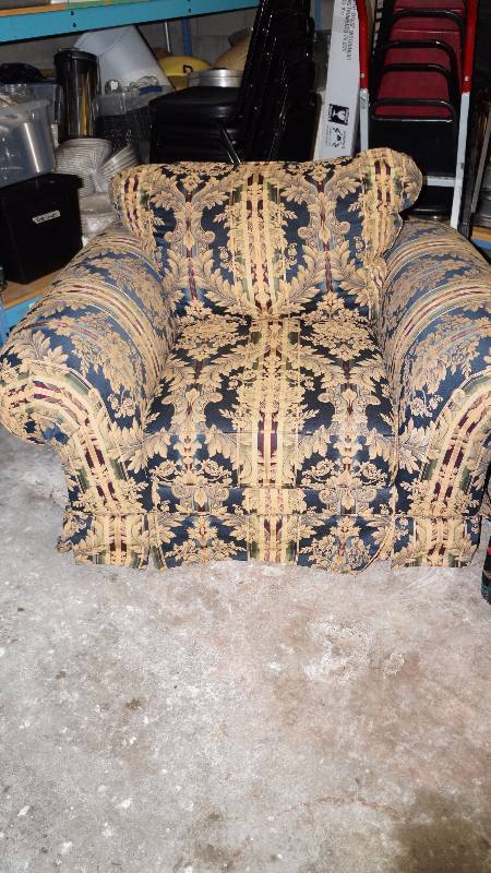2 Living Room Chairs