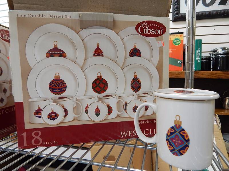 Christmas Dishes, by Gibson, West Cliff, 18 pc