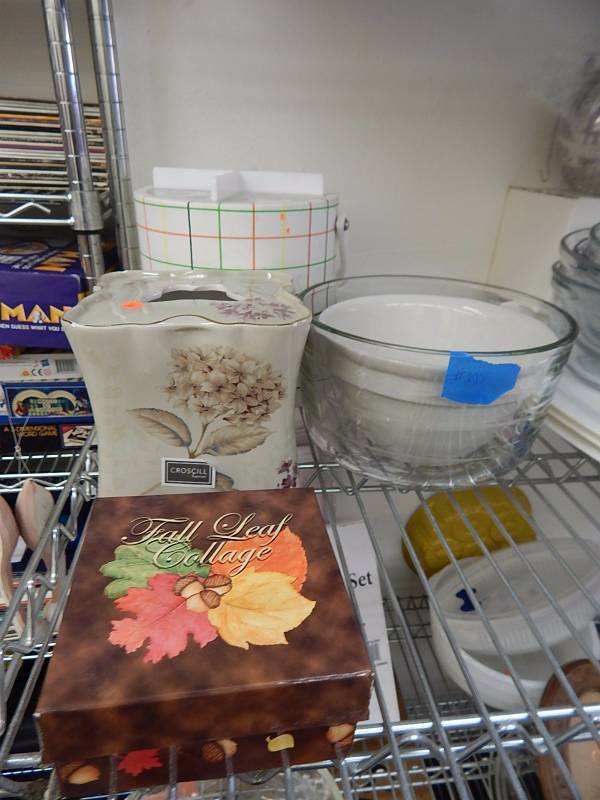 Ice Bucket, New Tissue holder, Mini Plates, Hall Bowl