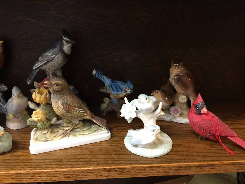 Grouping of 14  Birds figurines
