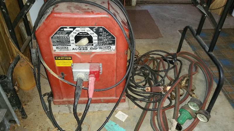 lot 21 image: 225 Amp Lincoln Arc Welder
