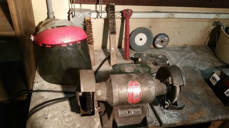 lot 22 image: Wissota 6 Bench Grinder