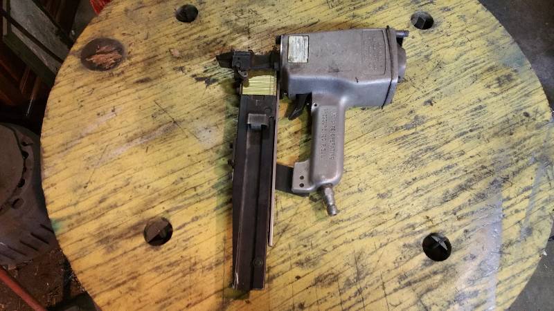 lot 25 image: Paslode Air Narrow Stapler 16 Gauge