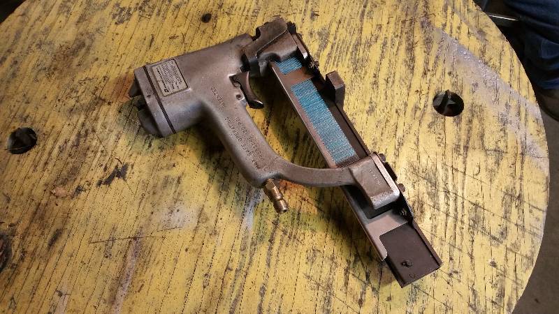 lot 27 image: Paslode Air Wide Stapler 16 Gauge