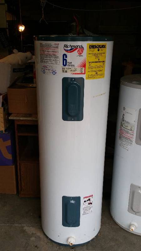 lot 29 image: Richmond Eletric 40 Gallon Hotwater Heater