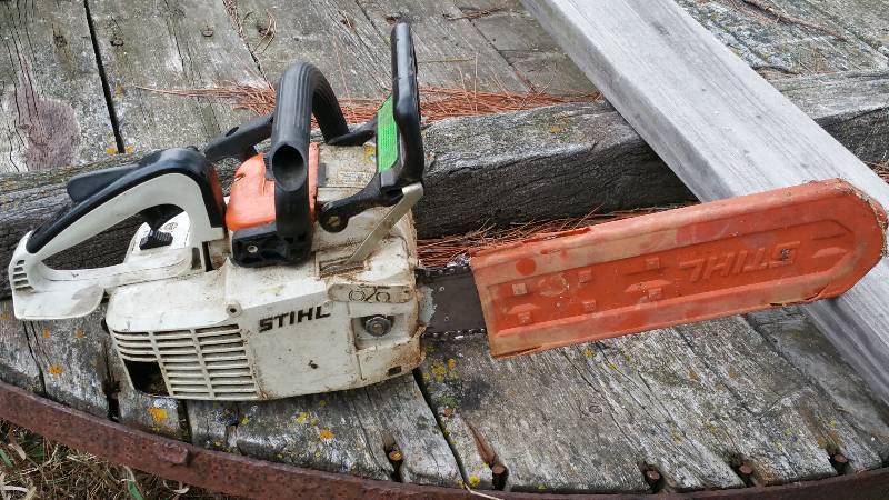lot 31 image: Stihl 009L 12 Chainsaw