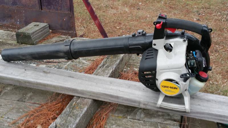 lot 33 image: Yard-man 450CFM Leaf Blower