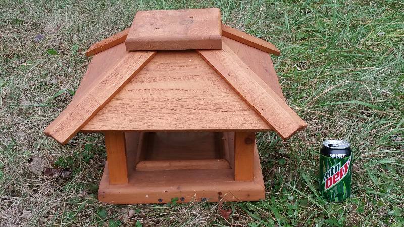 lot 45 image: Cedar bird Feeder