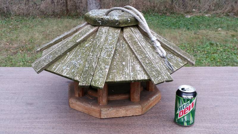 lot 46 image: Cedar Bird Feeder