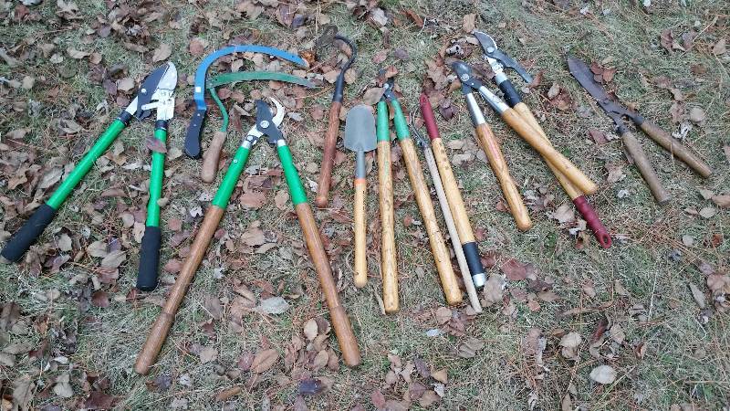 lot 74 image: Garden Hand Tools