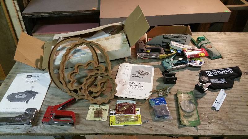 lot 283 image: Staple Guns