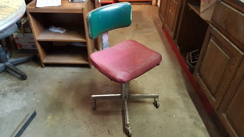 lot 138 image: Shop Chair