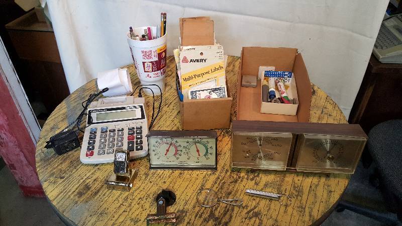 lot 143 image: Thermometers Office