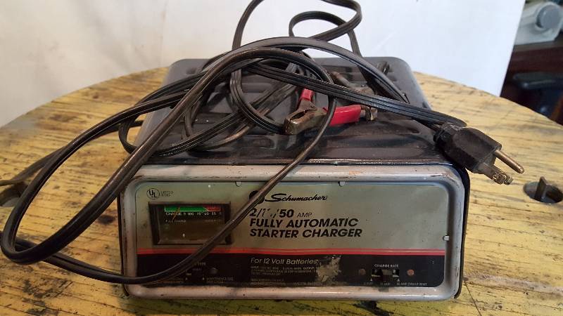lot 146 image: Battery Charger